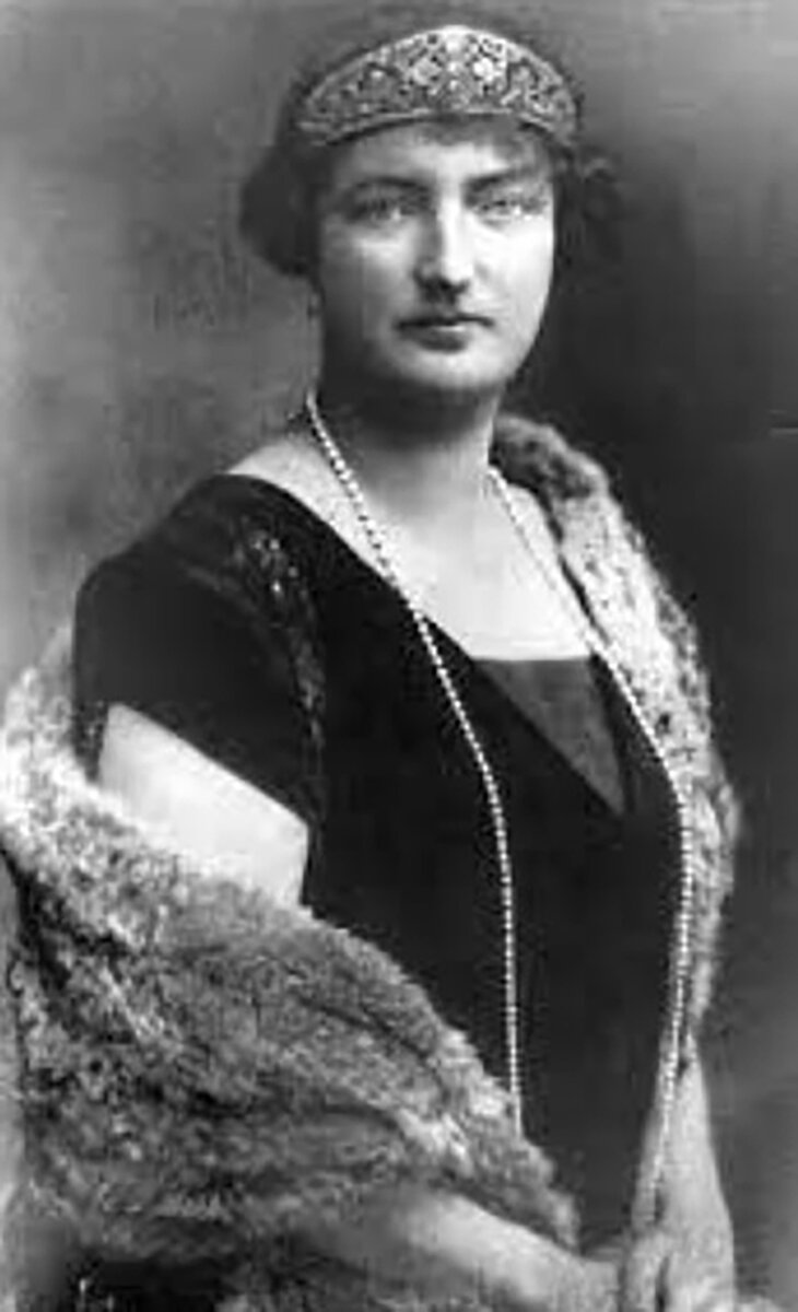 Луиза в тиаре