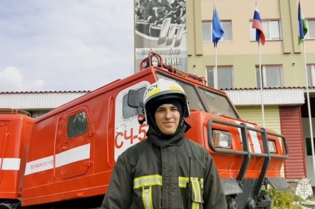    Спасатель в Уфе помог соседям быстрее потушить пожар и избежать жертв