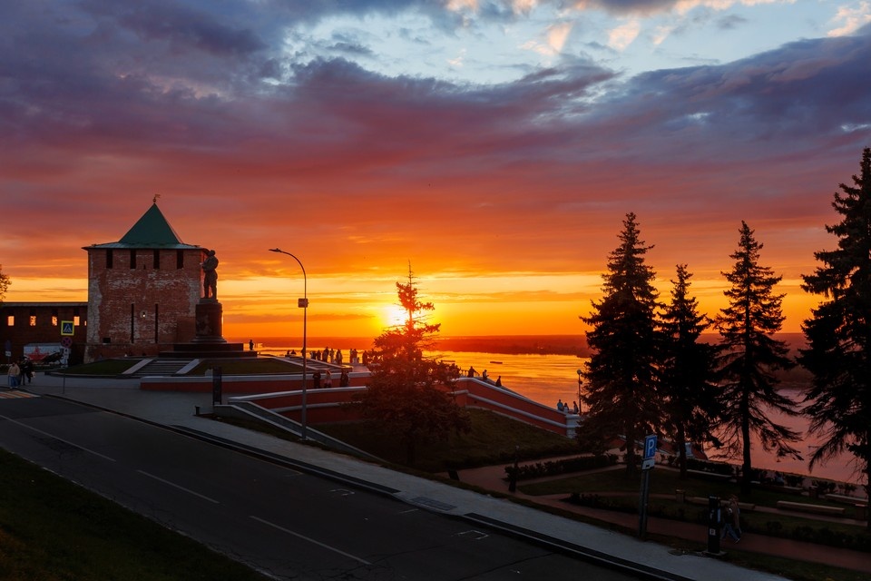    Самые красивые закаты в России открываются с видовых точек Нижнего Новгорода. АНО «Центр 800»