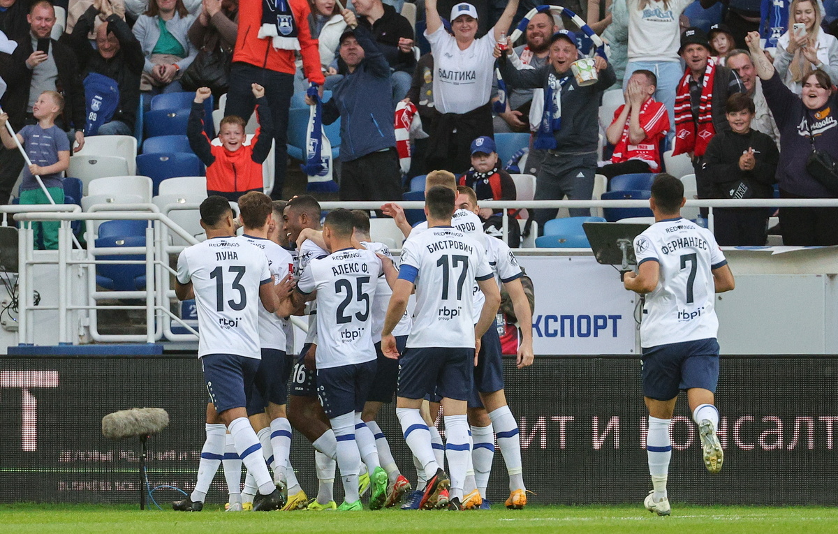    Игроки "Балтики"  Виталий Невар/ТАСС