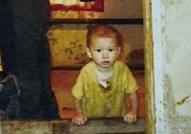 2-летний ростовский мальчик жил в сарае с козами, запертый своей матерью