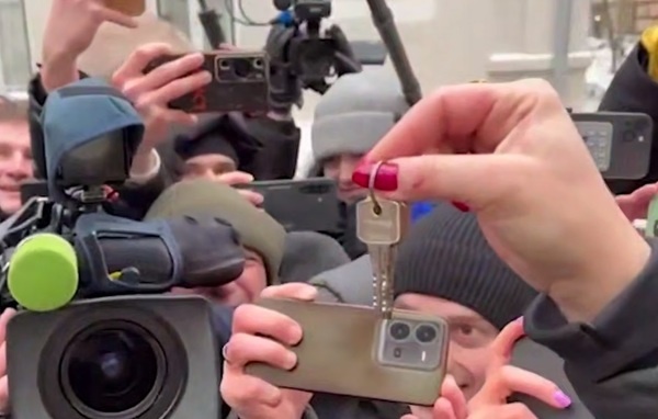 Долина выписана из квартиры в Хамовниках, адвокат Лурье забрала ключи