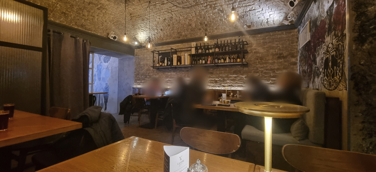 "Lambic", интерьер, второй (или третий?) зал.