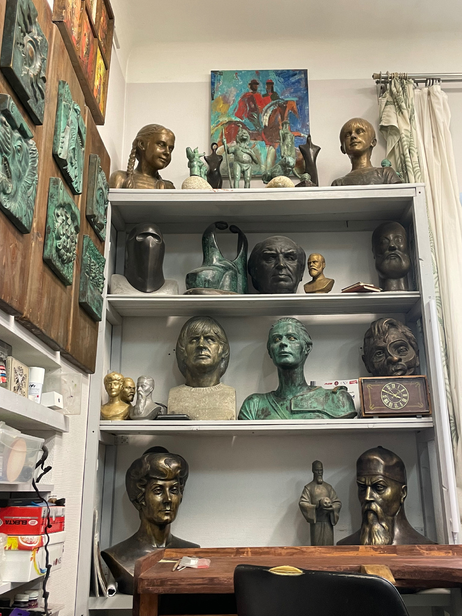 Современная мастерская скульптора