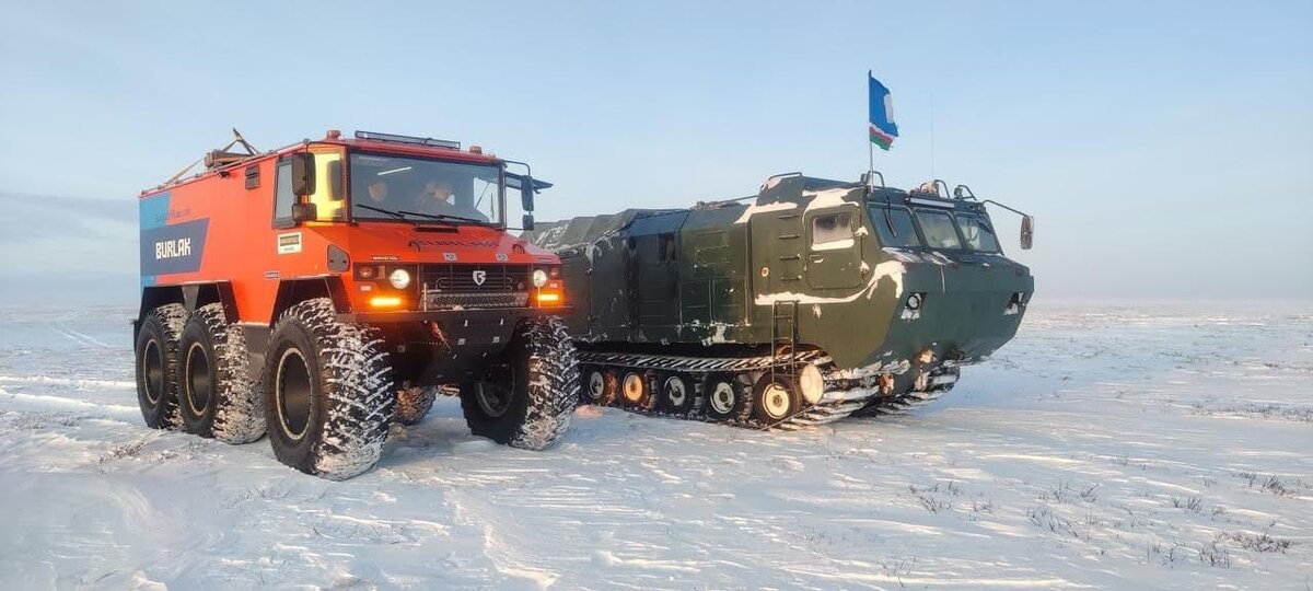   Вездеход «Бурлак» и гусеничный «Витязь» ДТ-30