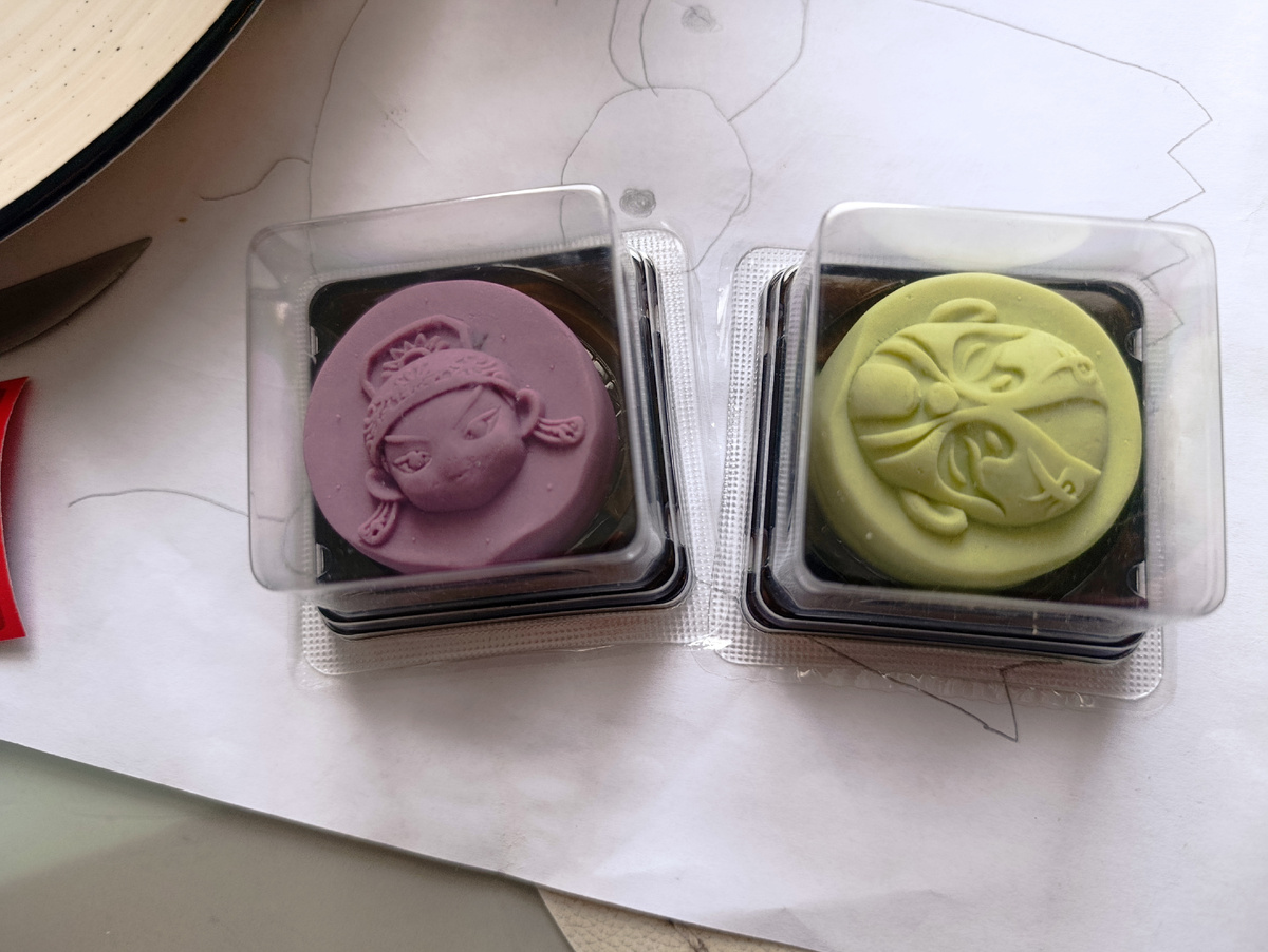 Привезли из Китая. Вроде сахара нет, но углеводы простые