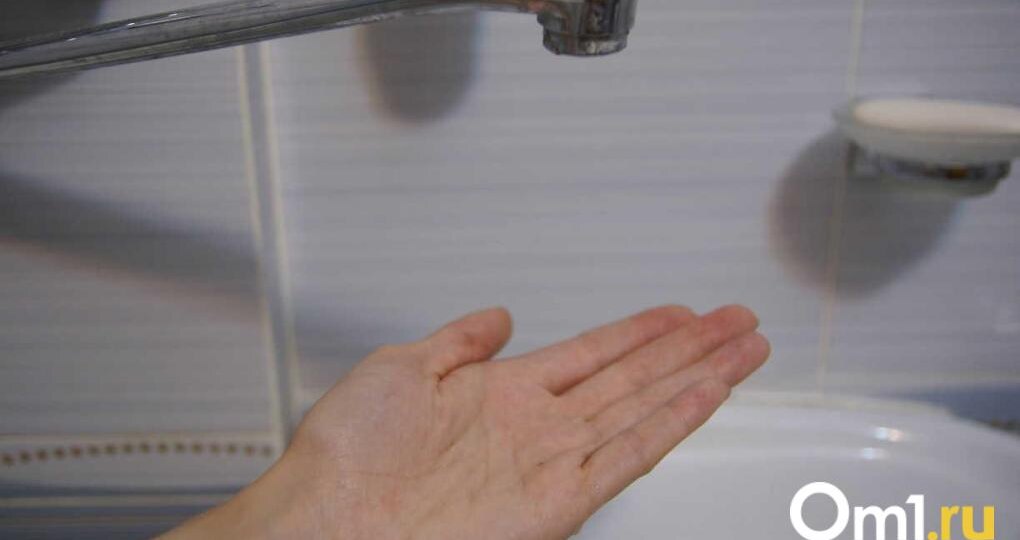 «Бегают с вёдрами»: жители Левого берега вторые сутки остаются без воды