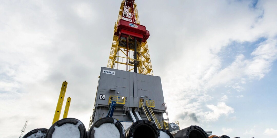 Эксперт ТЭК Юшков: «От колебаний цен на нефть проигрывает бюджет, а не компании»