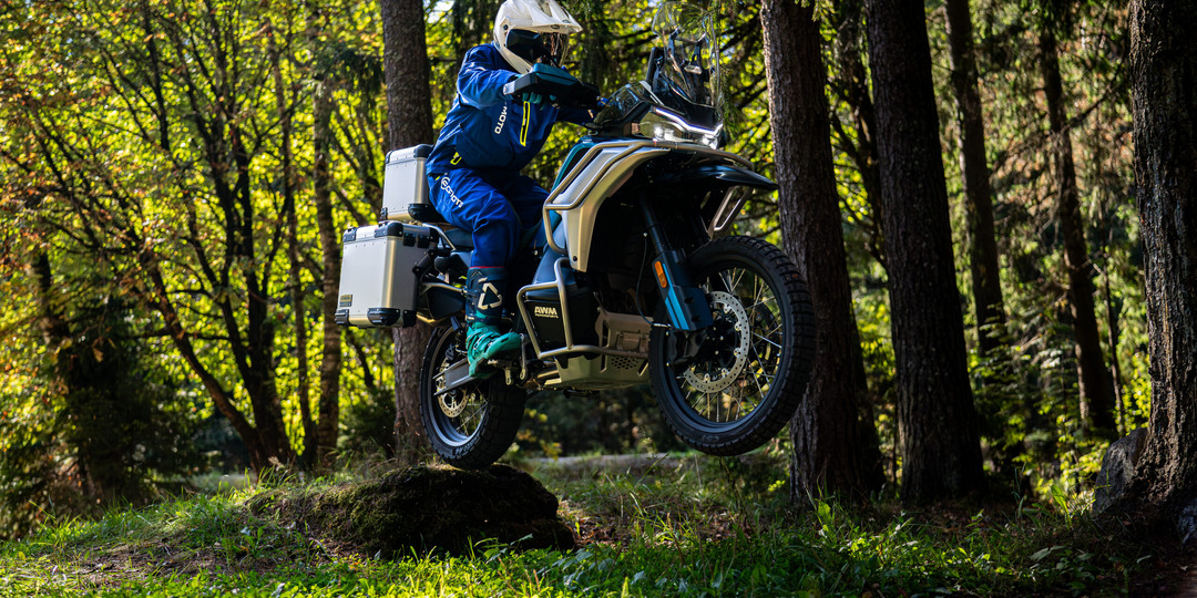 Не в тесноте и не в обиде: как выбрать мотоцикл для высокого райдера