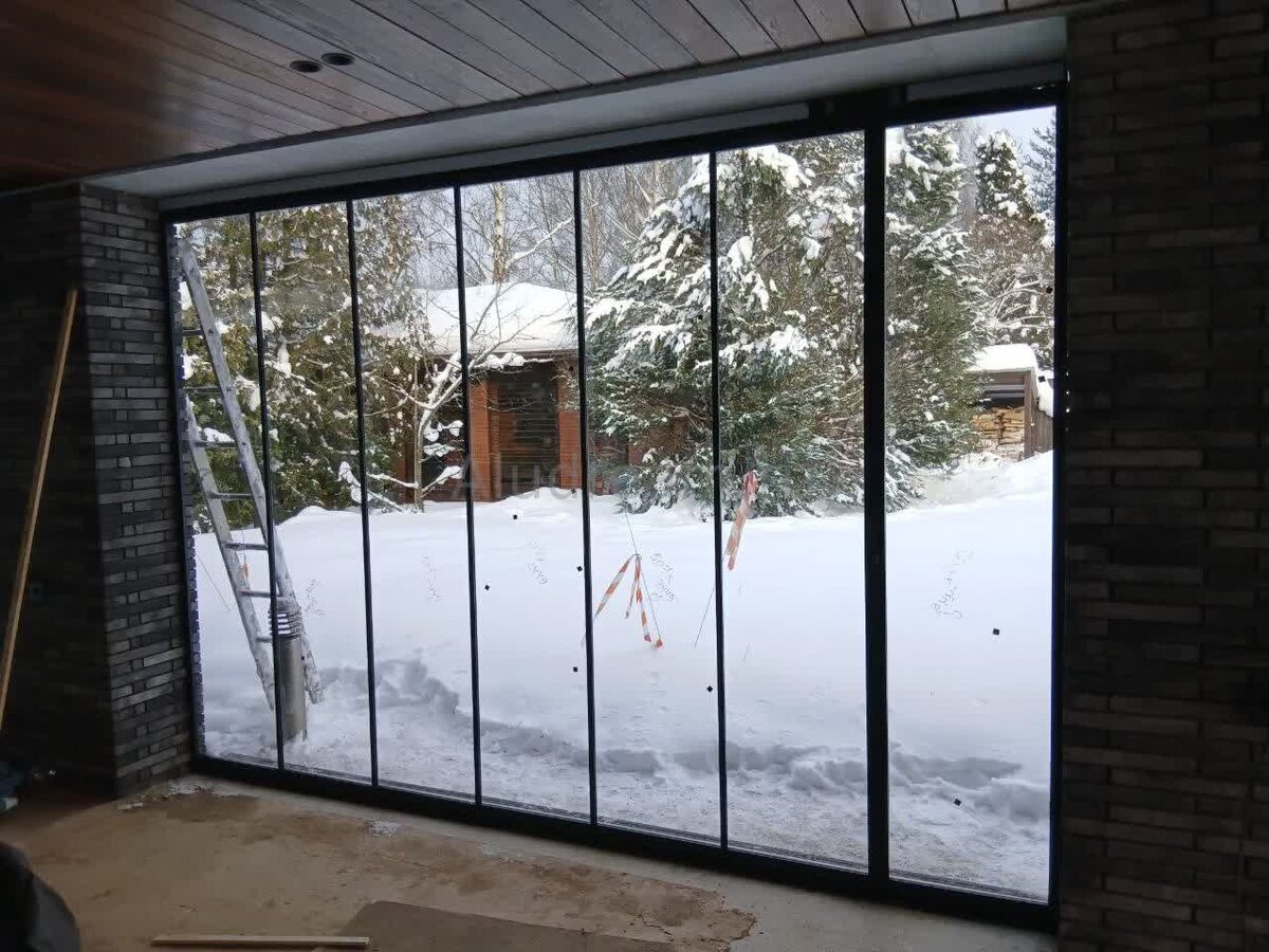 Безрамное раздвижное остекление «книжка»