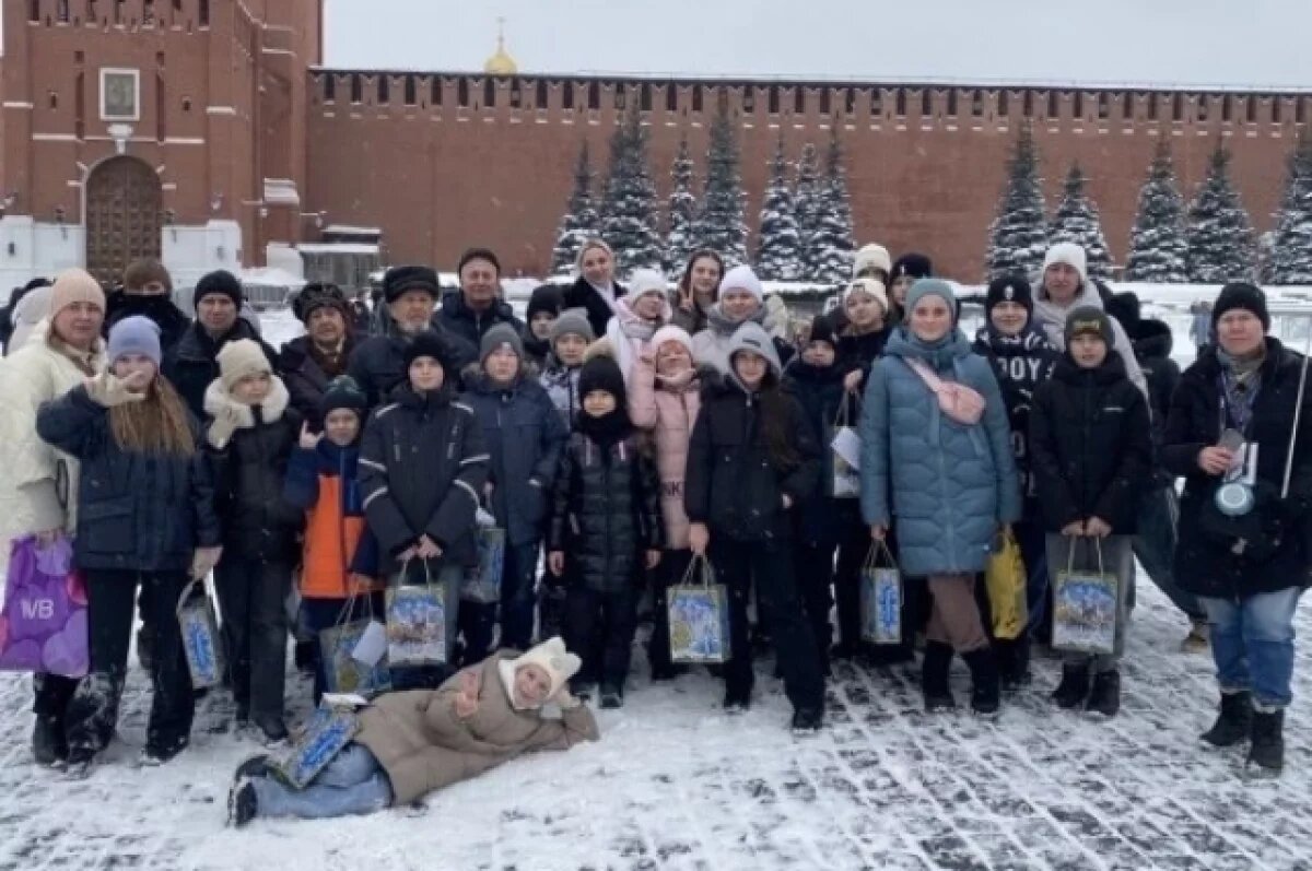    Рождественскую елку в Гостином Дворе посетили юные псковичи