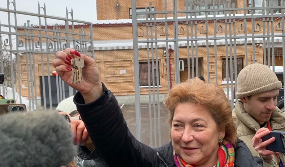 Ключи от квартиры Долиной в руках адвоката Лурье. Дело закончено, а у меня 3 вопроса осталось. Кто даст ответ