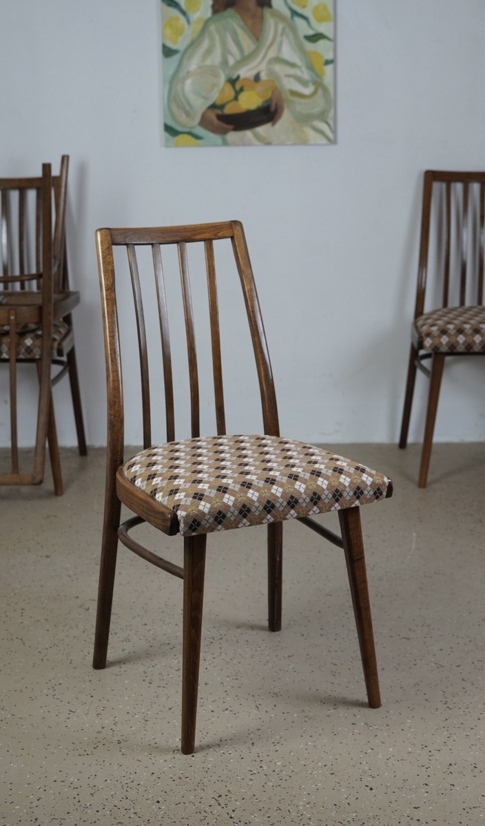 Только перетяжка. Без реставрации корпуса.