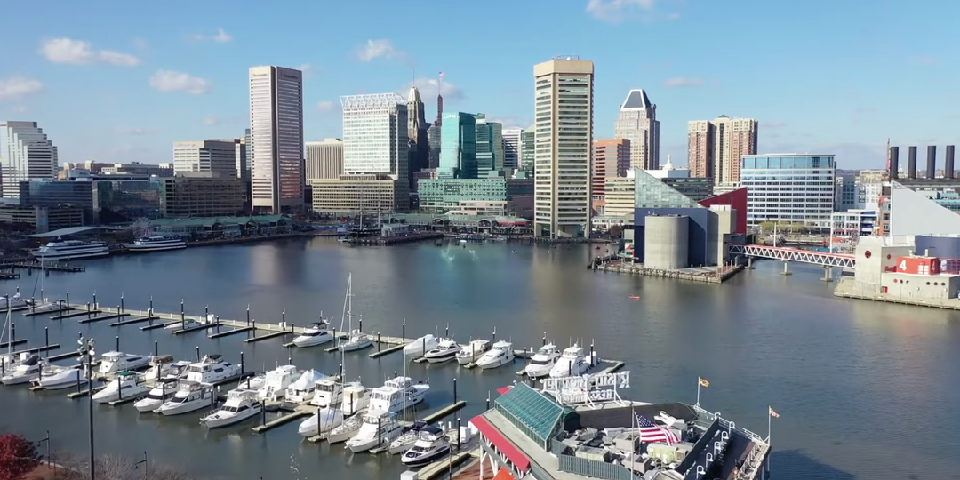 Балтимор — город, где рождаются гимны и умирают надежды