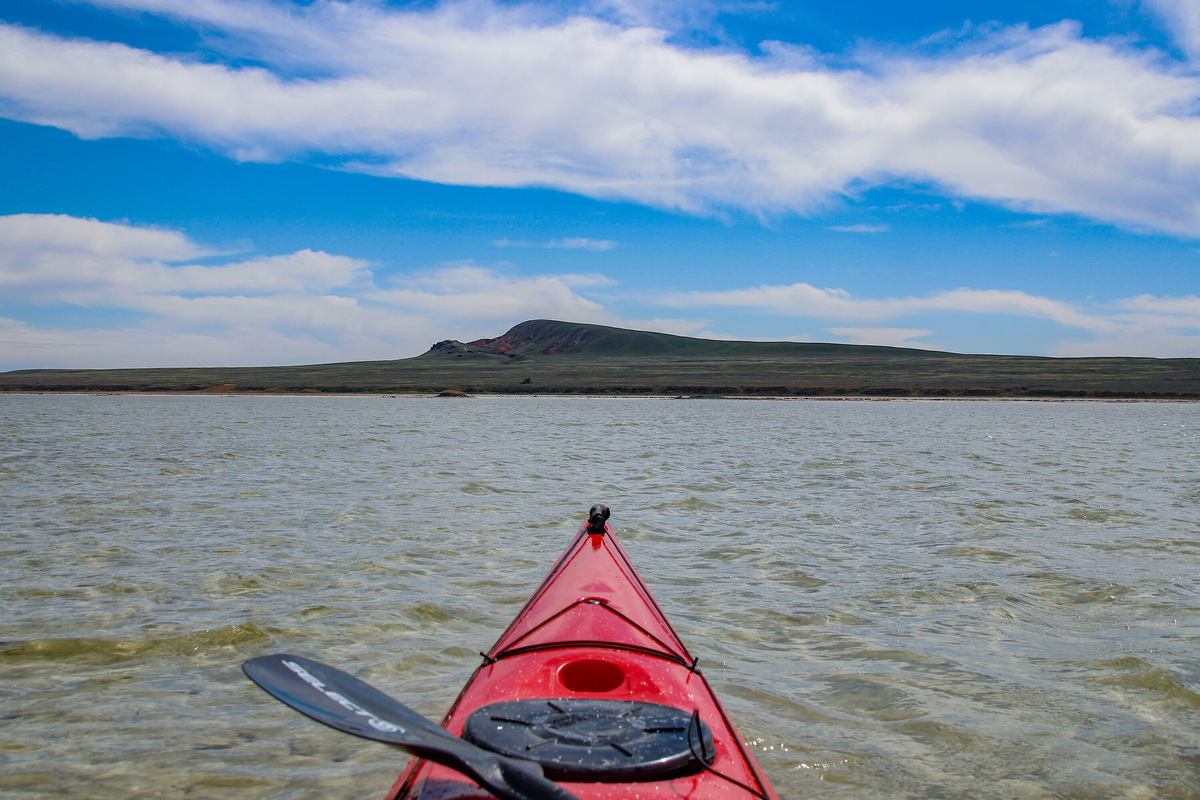 Когда я просто озвучила эту мысль своему приятелю Боре Козыреву — инструктору по водному туризму, у которого есть два морских каяка, — он просто ответил: «Поехали!»