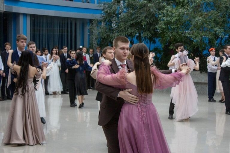    130 студенческих пар станцуют на Большом балу в Оренбурге Оренбуржье