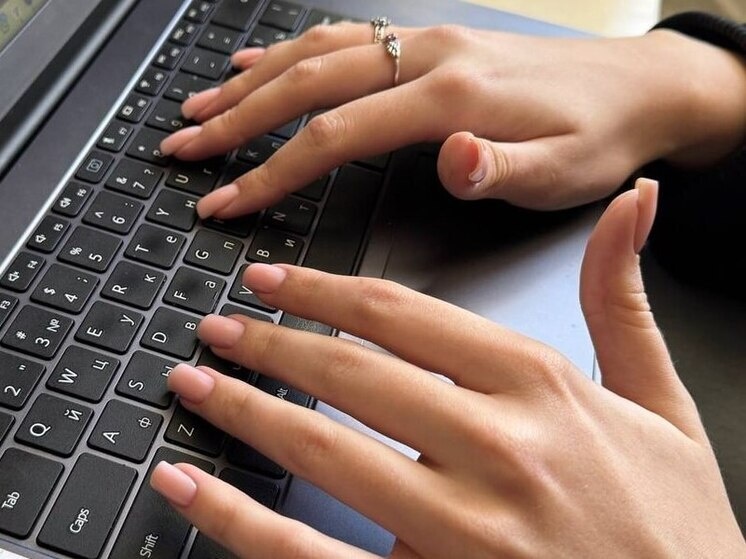     Главным показателем любой зависимости является вытеснение из жизни важных вещей, личного общения. Фото: Архив МК Великом Новгороде