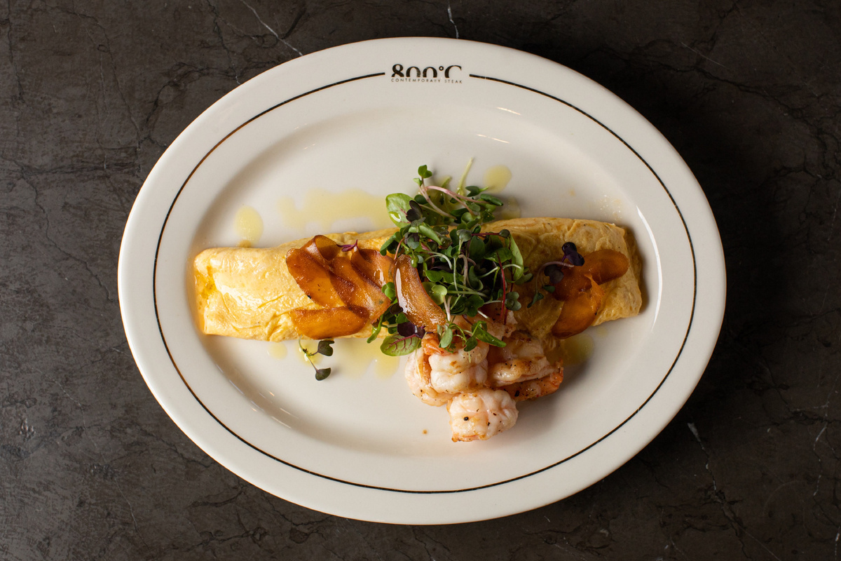 Французский омлет с креветками и боттаргой