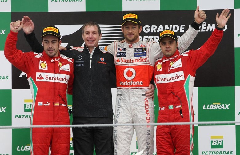 Дженсон Баттон выиграл гонку на Гран-При Бразилии в составе Макларена. Подиум слева на право Фернандо Алонсо, представитель Макларена, Дженсон Баттон и Фелипе Масса. Выступал за Макларен с 2010 по 2017 годы