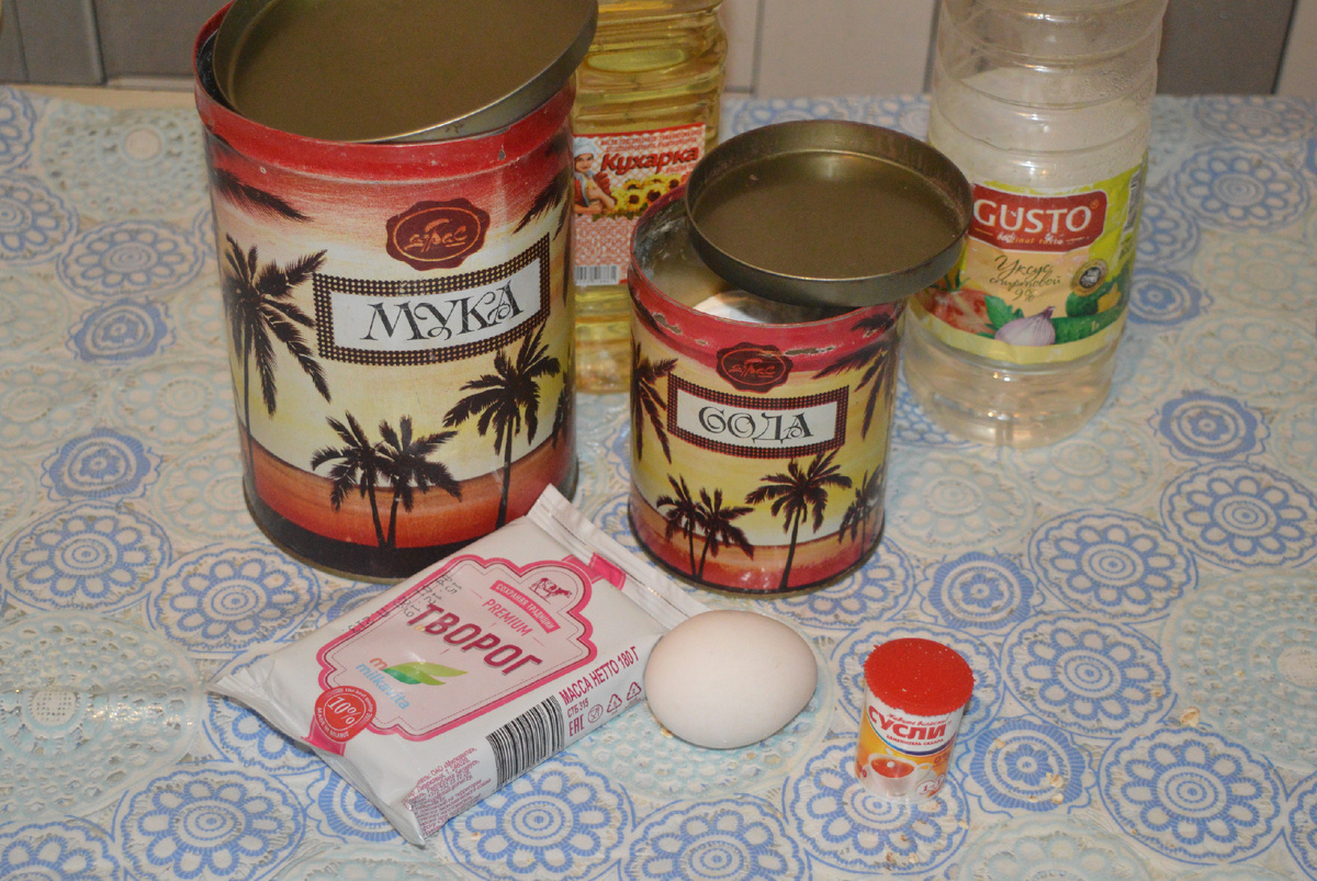 Диетические сырники. Шаг 1. Фото: канал Три рецепта.