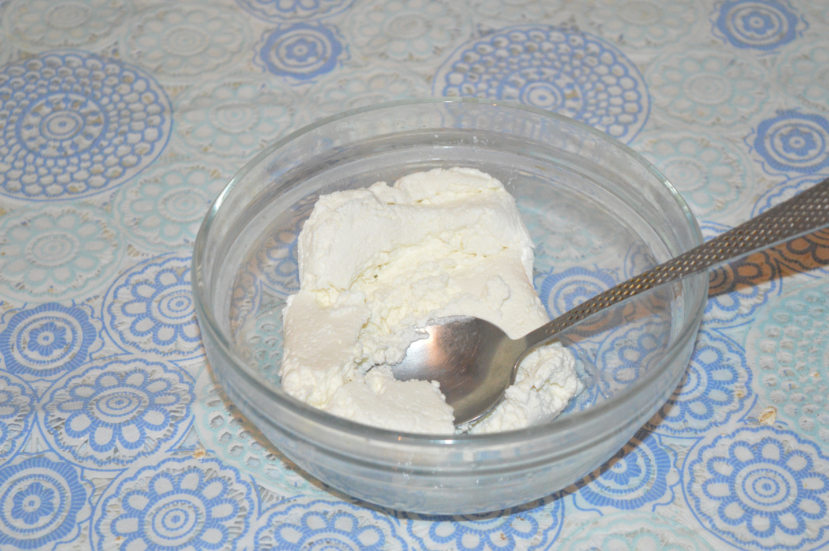 Диетические сырники. Шаг 2. Фото: канал Три рецепта.