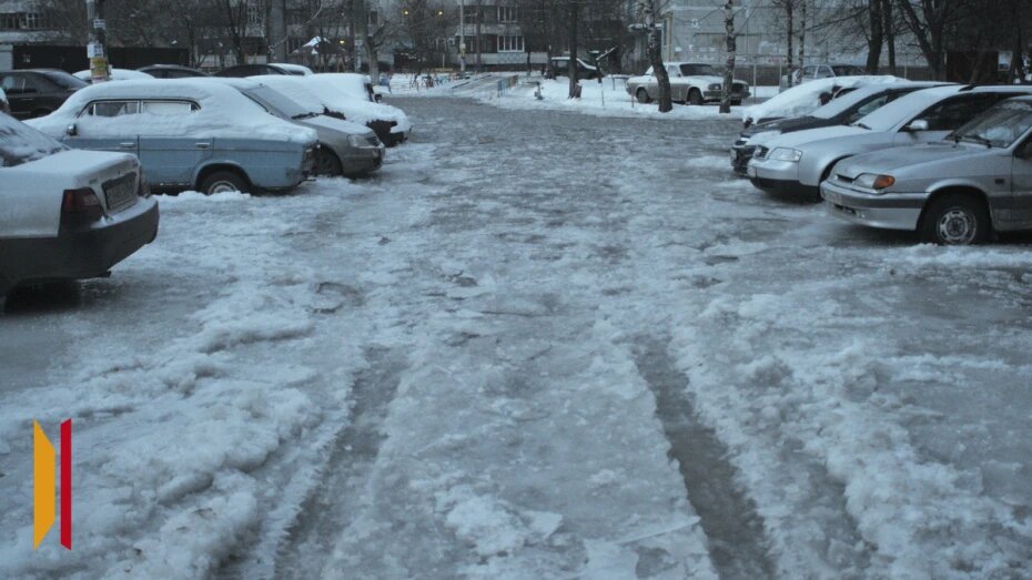 «Сейчас уже сложно что-то исправить»: мэр Воронежа – об уборке дворов от наледи