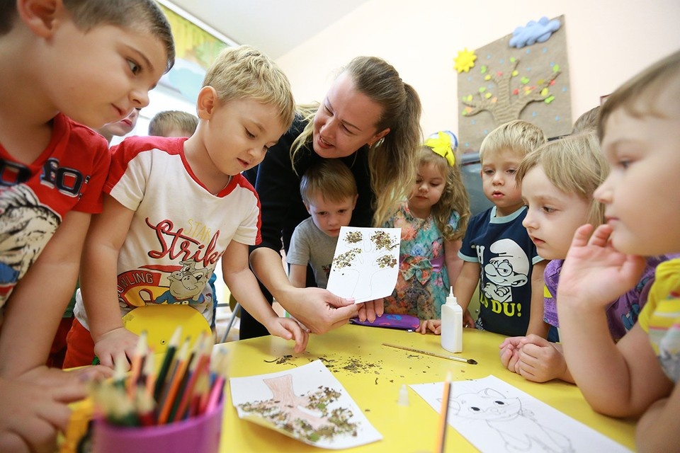    В Общественной палате предложили продлить работу детских садов до восьми часов вечера. Мария ЛЕНЦ