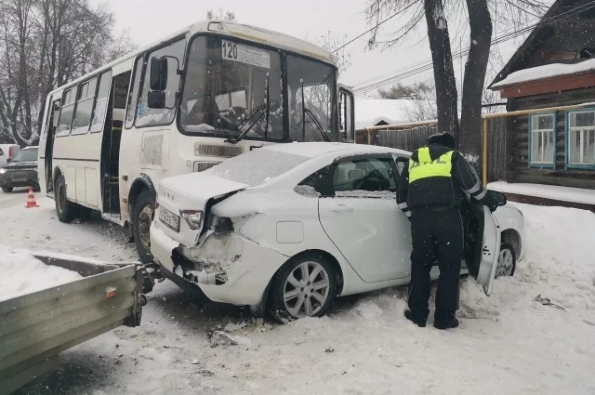    В Свердловской области произошло две аварии с участием автобусов