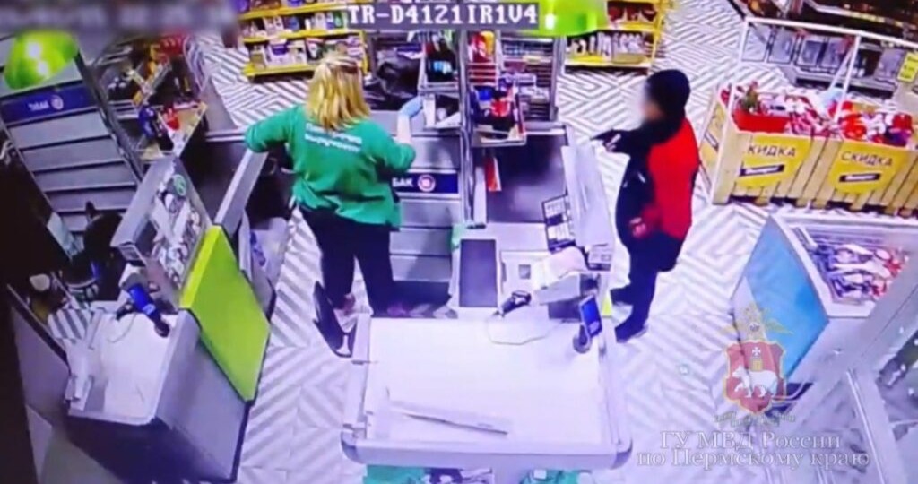 Краснокамец с пневматическим пистолетом пытался ограбить кассу в сетевом магазине