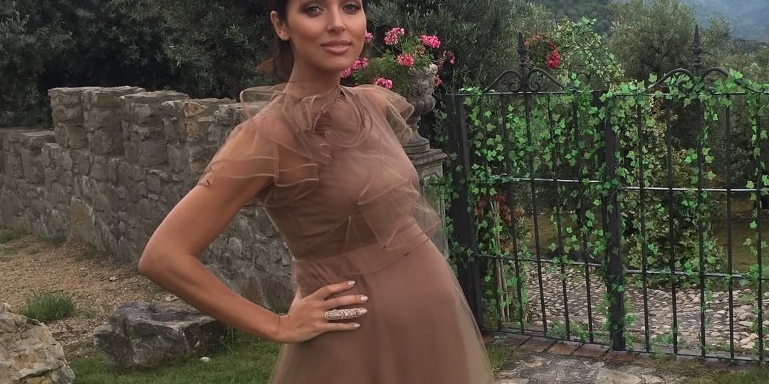 «Мой 2016-й»: Алсу показала архивные кадры с новорожденным сыном