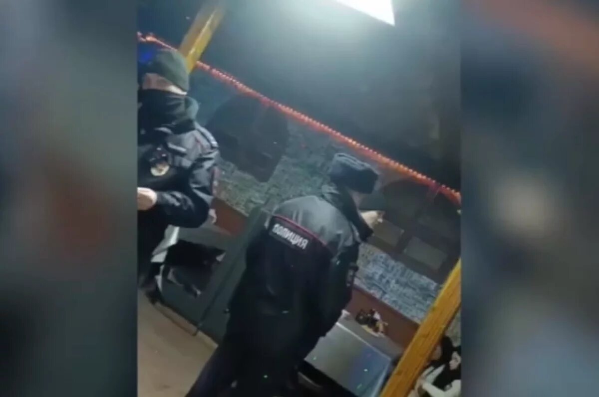    В Твери полицейские проверили бары и задержали 14 человек