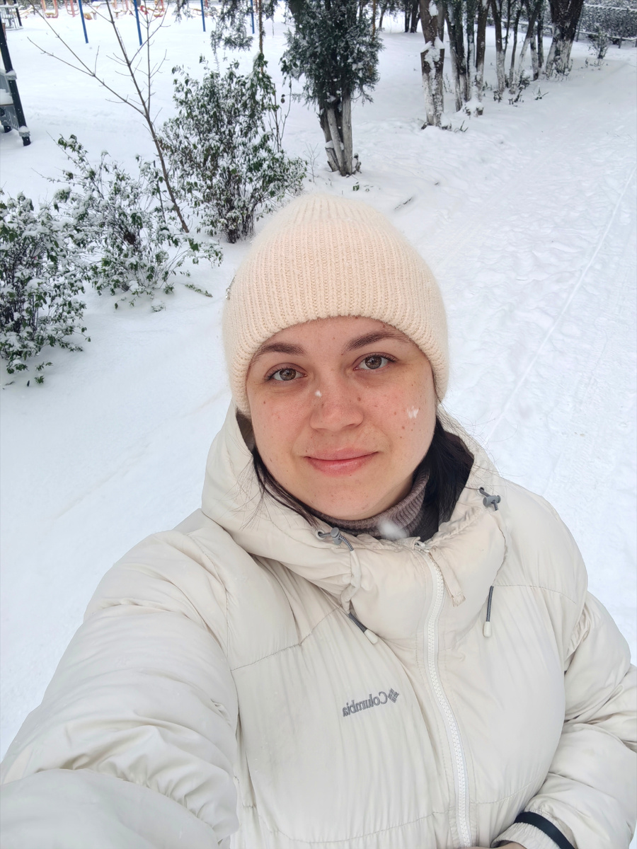 Снег сыпет в лицо. Но на самом деле я довольная