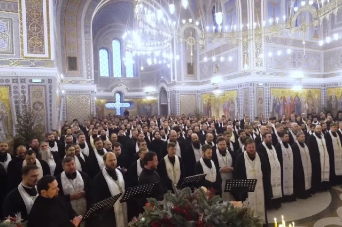    В Херсонесском монастыре одновременно спели 411 священников