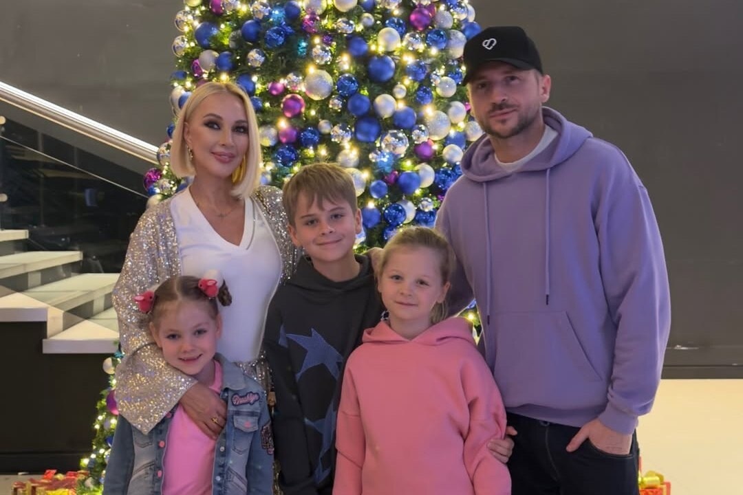 «Мы увидели потрясающее шоу!»: Лера Кудрявцева и ее дочь встретили в Дубае Сергея Лазарева с детьми