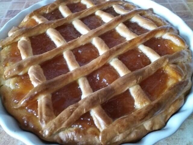 Пирог с яблочным повидлом в духовке. Такой в детстве пекла моя бабушка