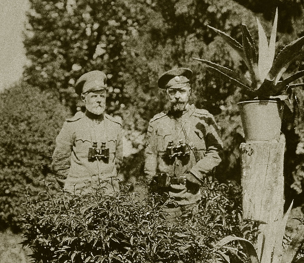 Кубанский атаман А.П. Филимонов и представитель Донского казачьего правительства при Кубанской раде В.А. Ажинов, май 1919 г.