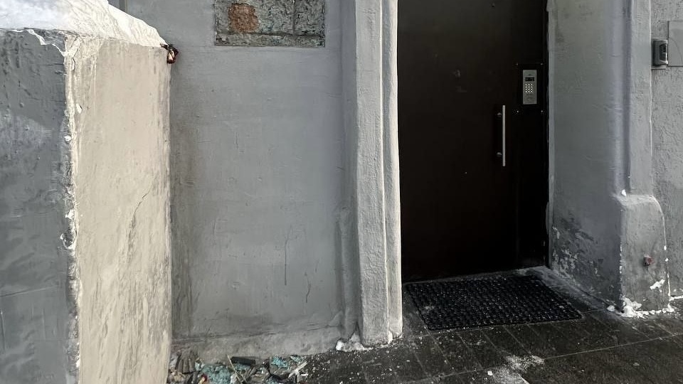 «Яблоко» требует от московского главка МВД расследовать уничтожение мемориальной таблички Анны Политковской