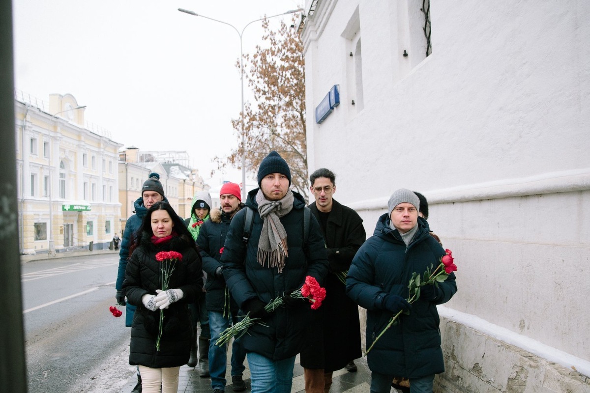 Делегация «Яблока» 19.01.26 на месте трагедии. Фото: пресс-служба партии
