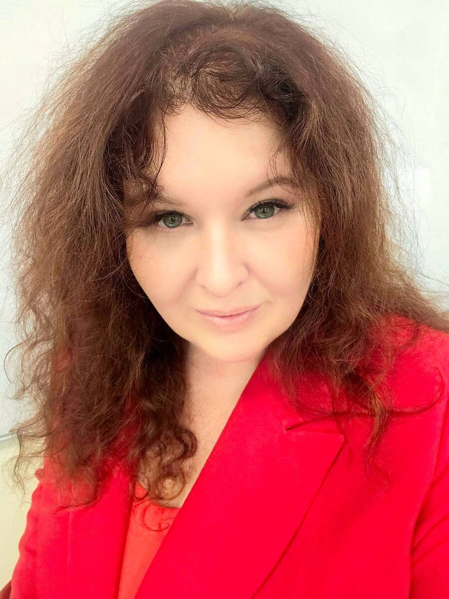 Селиверстова Анастасия  
⏺ Заместитель генерального директора АНО «Агентство Цифрового Развития»  
⏺ Вице‑президент МАПП «МОСТ»  
⏺ Стратег по упаковке проектов  
⏺ Эксперт по коммуникациям между бизнесом, государством и международными партнёрами  
⏺ Автор методологий по упаковке технологических продуктов