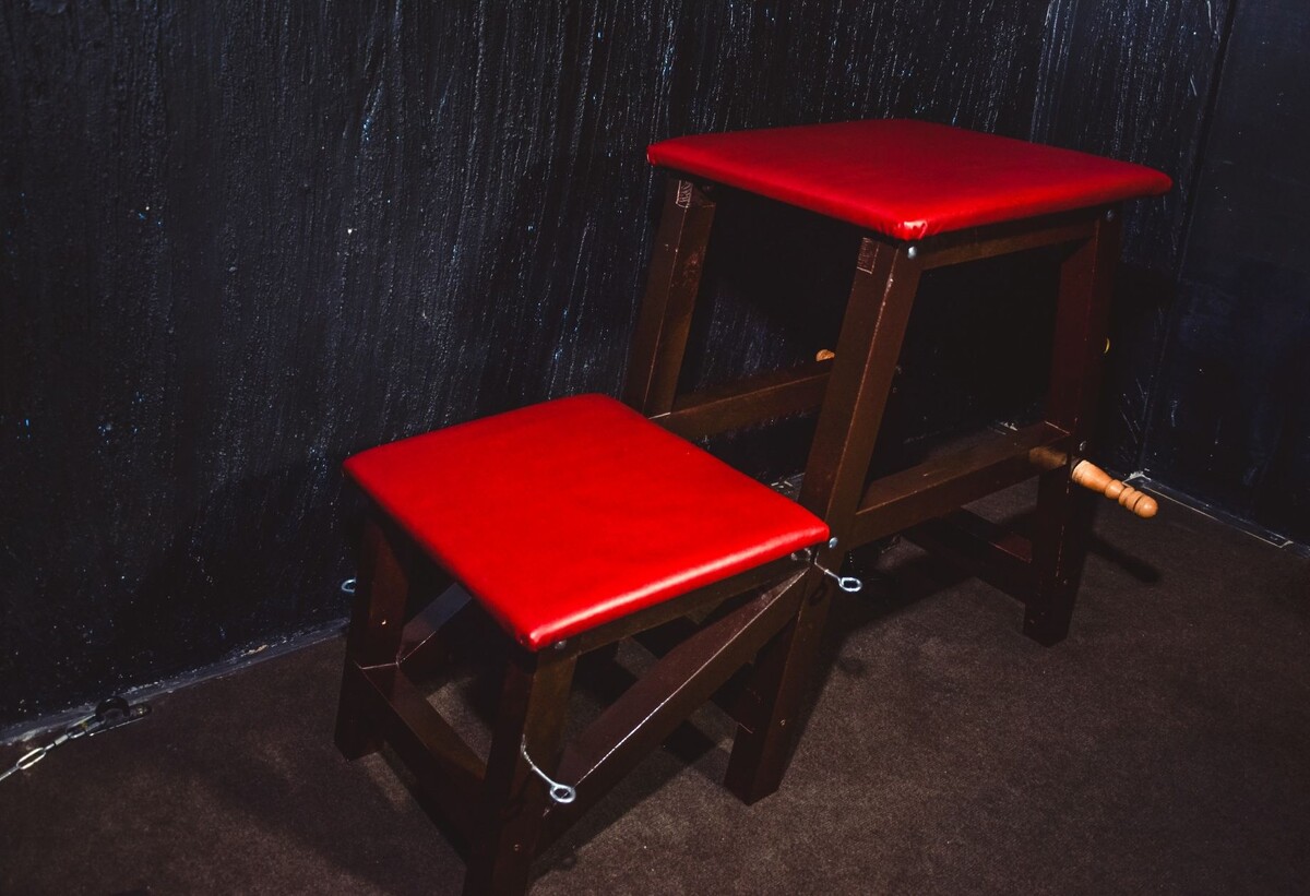 «Пространство, где можно перестать быть «всегда на связи»
Здесь время замедляется. Никаких масок, никаких ролей — только вы, ваше желание и доверие к моменту.
Это не просто интерьер. Это приглашение почувствовать себя по-настоящему.