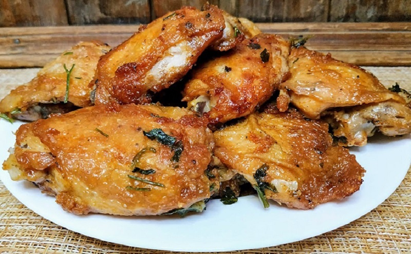 Идеальные куриные бедрышки на сковороде: секрет сочности и аромата у вас дома