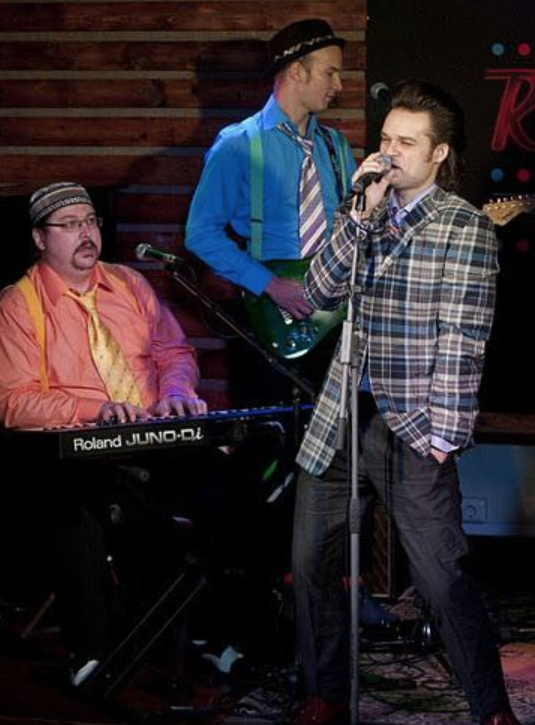    "Александр Соколов в составе группы «Стиляги - Бит». ФОТО из личного архива"