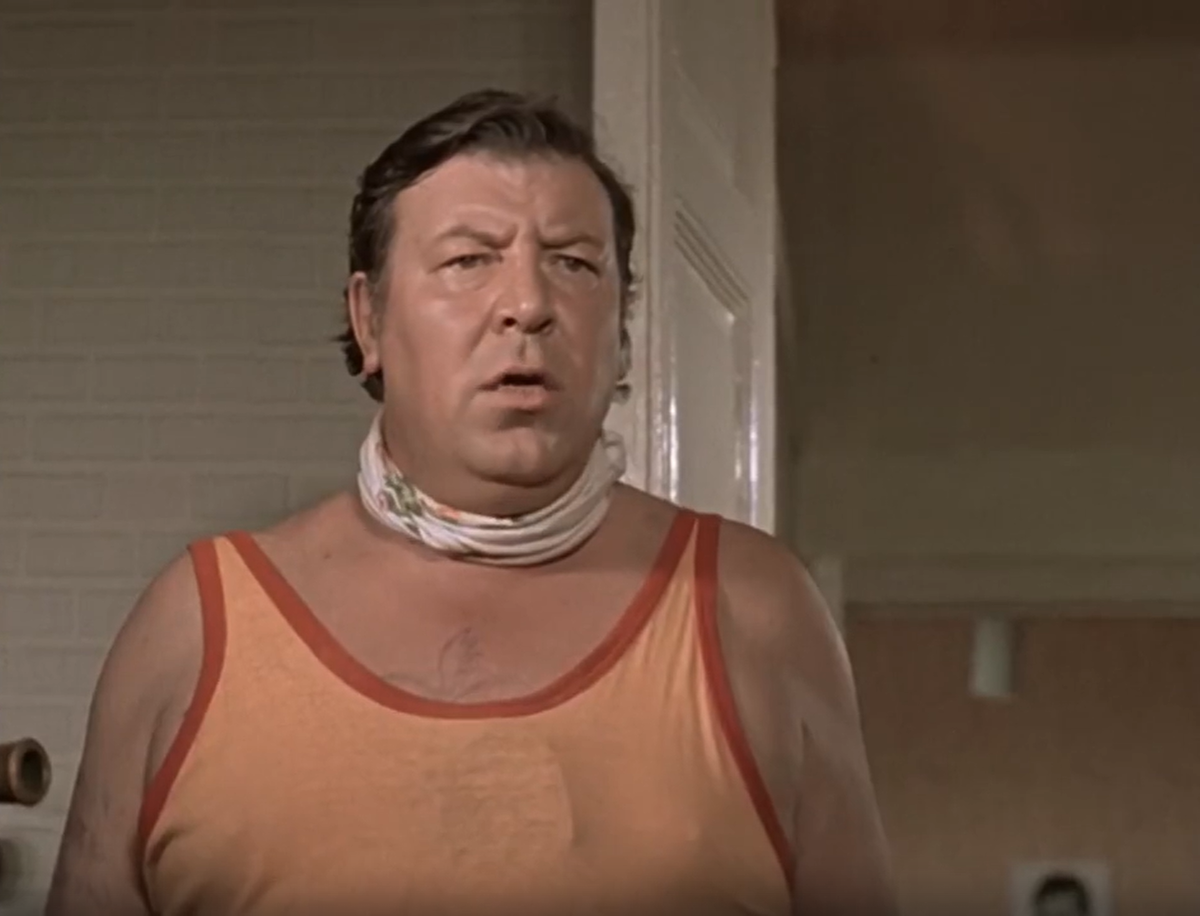 Кадр из кинофильма "По улицам комод водили...", 1978 г., режиссеры Марк Генин, Николай Ковальский, сценаристы Аркадий Инин, Марк Генин, композитор Виктор Лебедев (скриншот)