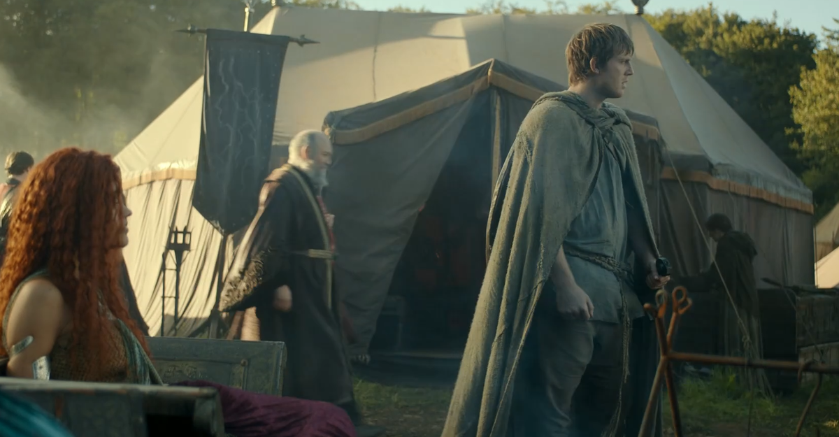     В первом сезоне «Рыцарь семи королевств» всего шесть серий по 40-50 минут