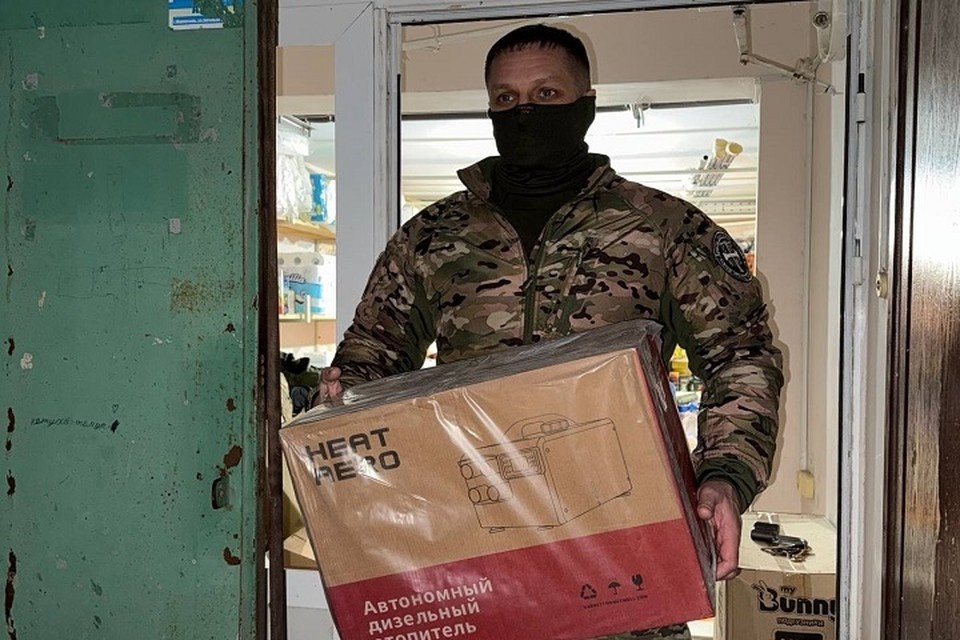    В Мариуполе передали отопитель и скотч российским бойцам инженерной роты. Фото: ТГ/Молодежь Мариуполя