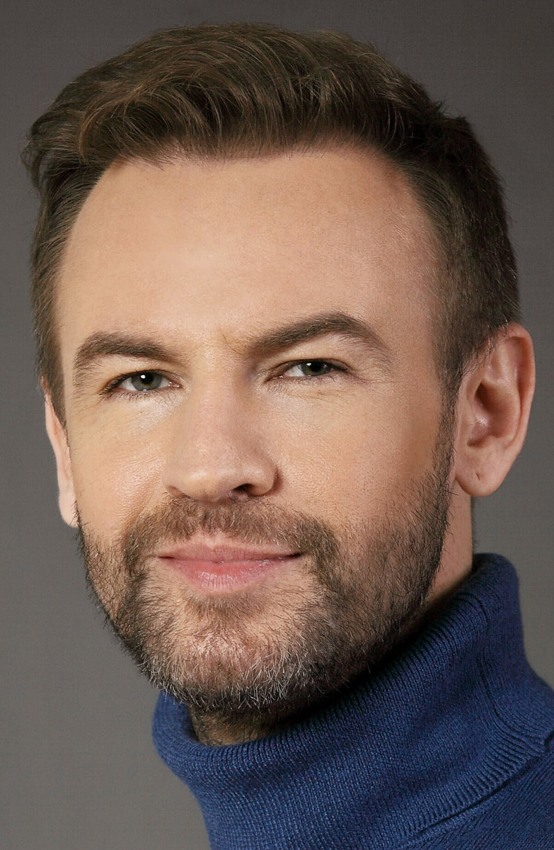 Да с такой внешностью вполне можно в Голливуде сниматься. Кинопоиск 