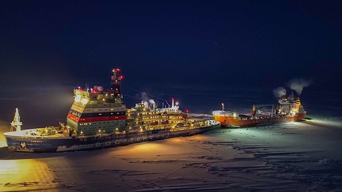 Атомоход «Сибирь» в процессе буксировки. Фото: главный инженер-механик «Атомфлота» Олег Питаленко. Источник: t.me/Atomflot_official