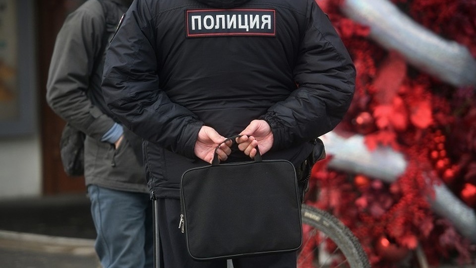 Силовики установили личность уральца, избившего школьников за банковские карты