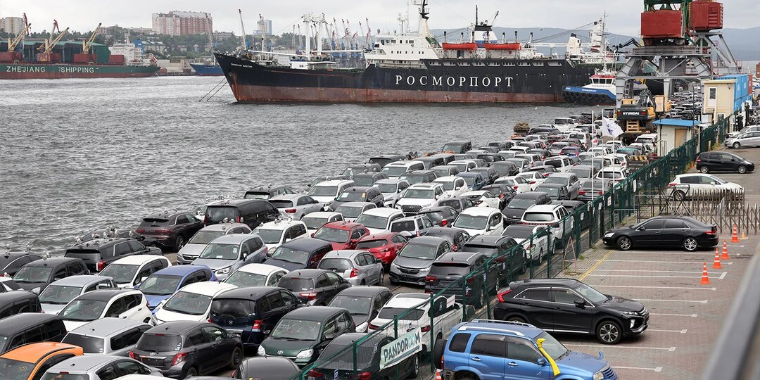 Как тысячи машин застряли на таможне и почему владельцы рискуют потерять всё