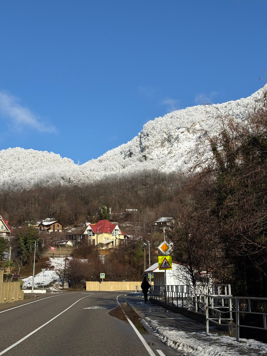 от остановки село Монастырь возвращаемся немного назад